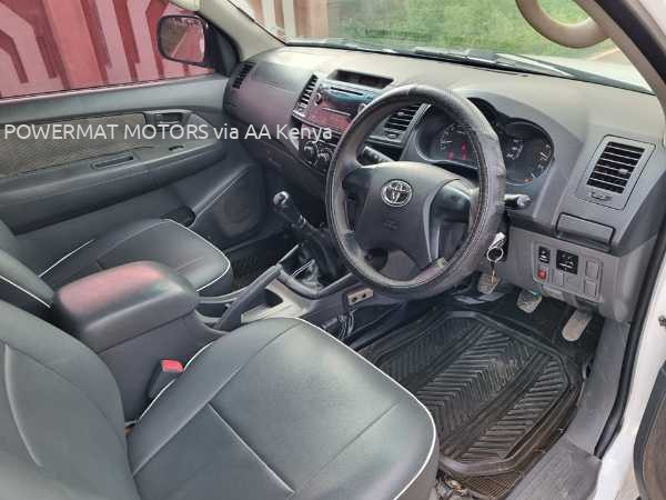 2014 TOYOTA HILUX