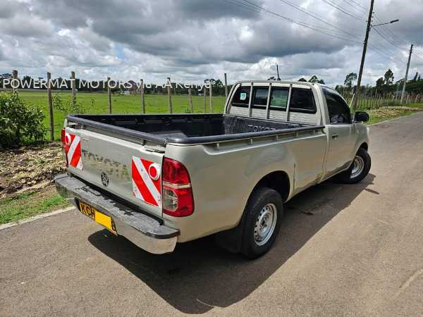 2015 TOYOTA HILUX