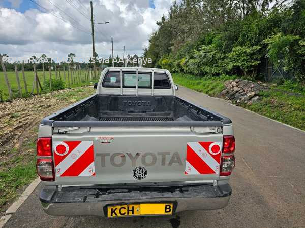 2015 TOYOTA HILUX