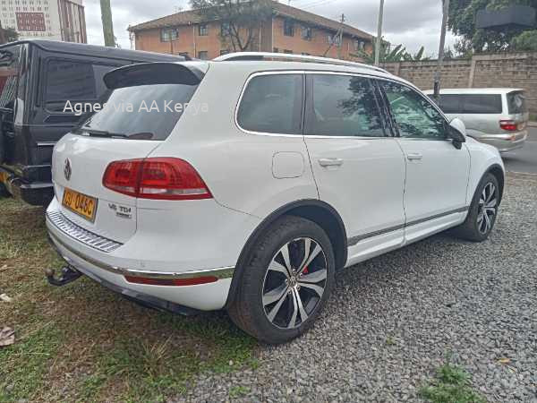 2015 VOLKSWAGEN TOUREG