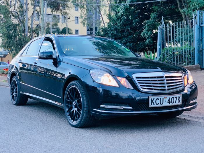 2012 MERCEDES BENZ E200