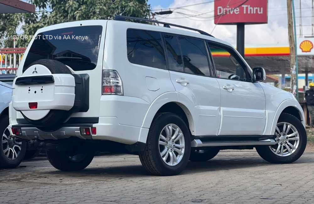 2015 MITSUBISHI SHOGUN