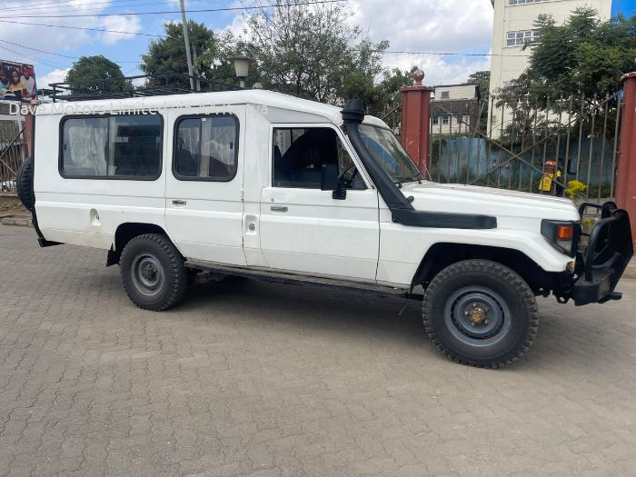 2005 TOYOTA LANDCRUISER