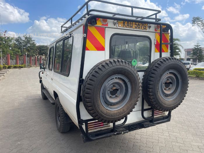 2005 TOYOTA LANDCRUISER