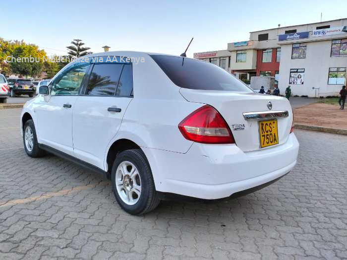 2011 NISSAN TIIDA