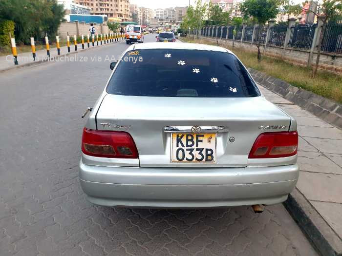 2004 TOYOTA CARINA