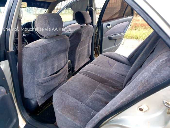 2004 TOYOTA CARINA