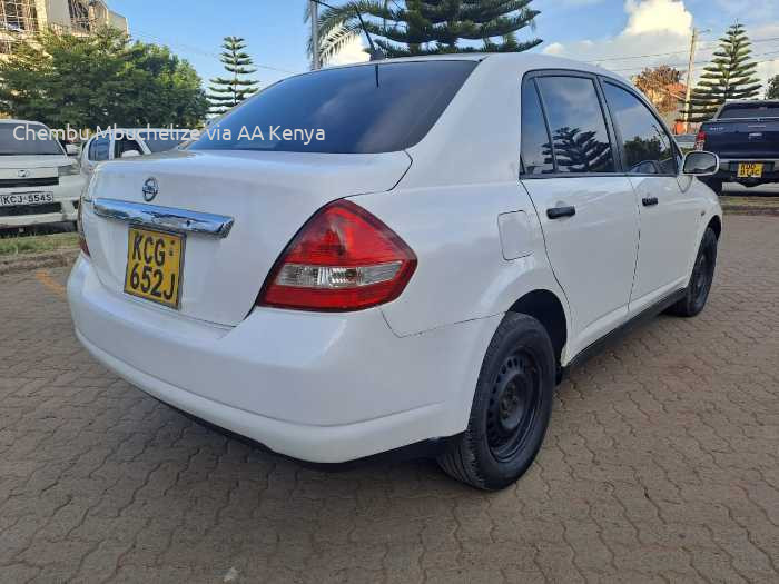 2009 NISSAN TIIDA