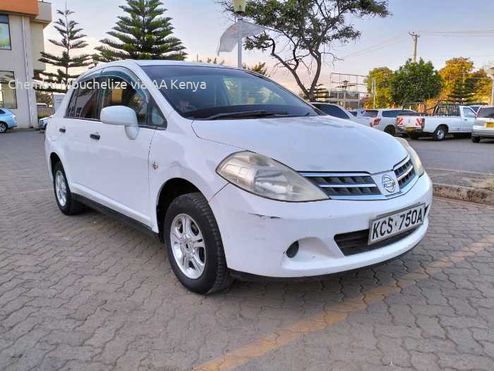 2011 NISSAN TIIDA