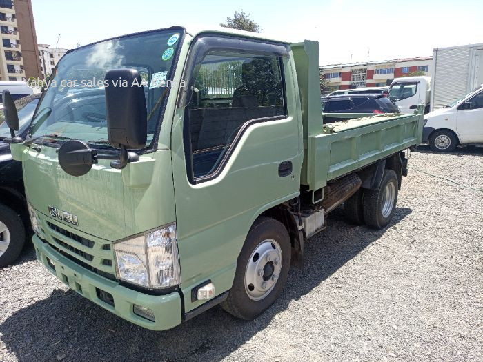 2017 ISUZU NKR