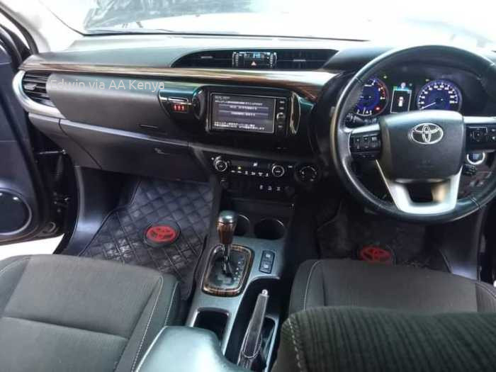 2019 TOYOTA HILUX