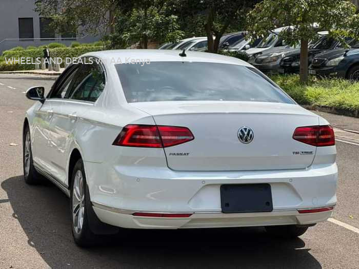 2016 VOLKSWAGEN PASSAT