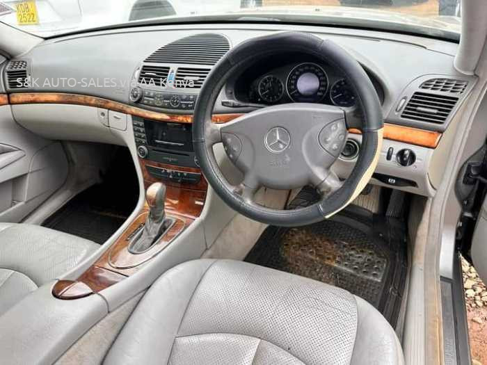 2003 MERCEDES BENZ E200