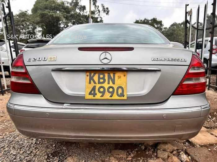 2003 MERCEDES BENZ E200