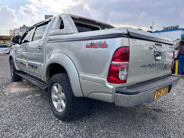 2012 TOYOTA HILUX