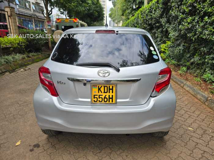 2015 TOYOTA VITZ