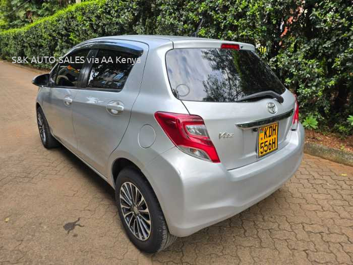 2015 TOYOTA VITZ