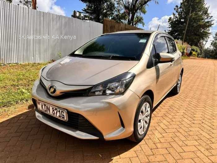 2015 TOYOTA VITZ