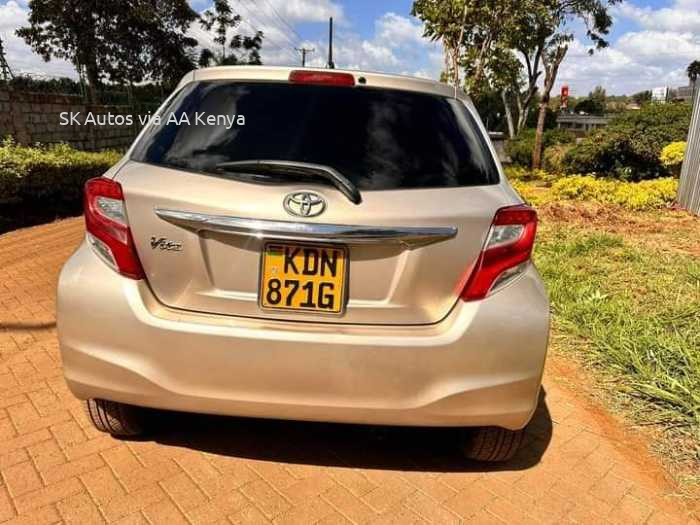 2015 TOYOTA VITZ