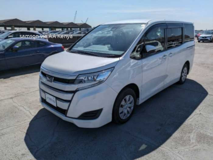 2017 TOYOTA NOAH