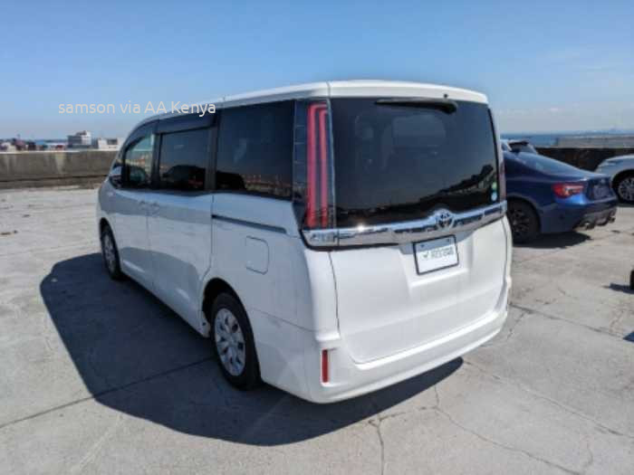 2017 TOYOTA NOAH