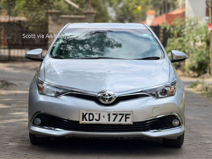 2015 TOYOTA AURIS