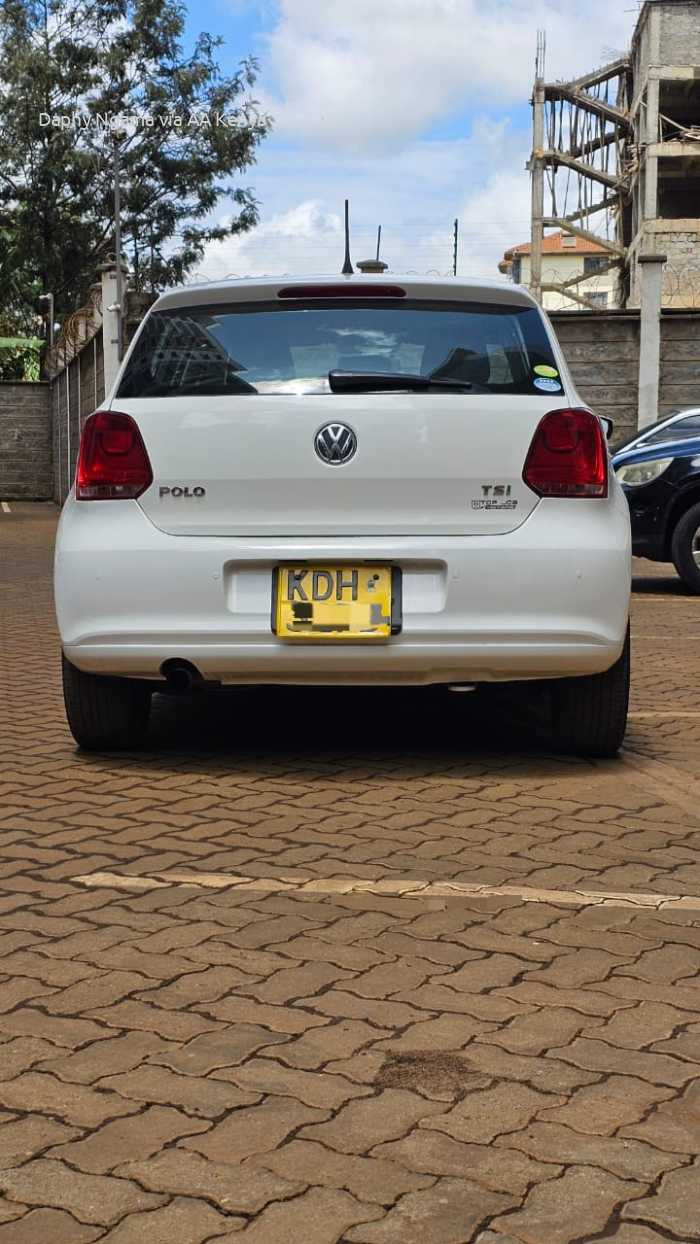 2014 VOLKSWAGEN POLO