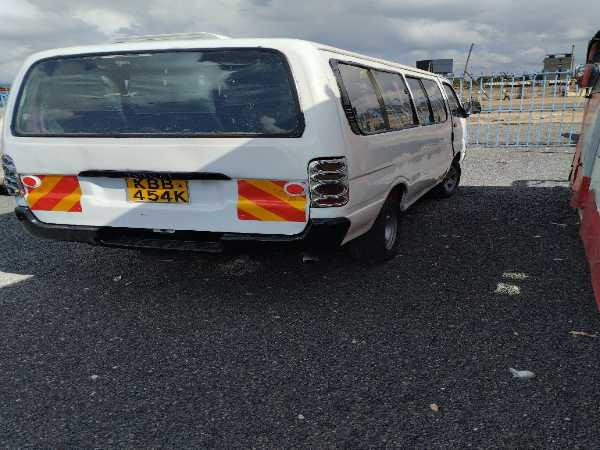 2003 TOYOTA HIACE