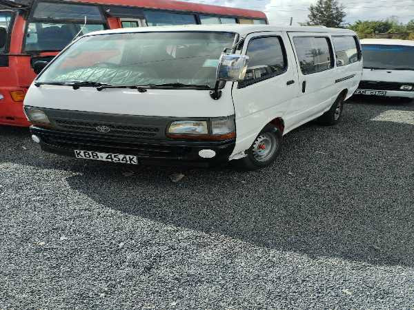 2003 TOYOTA HIACE